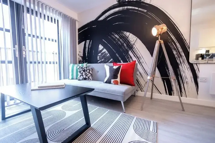 Pristine 1 and 2 bedroom apartments near business district, walking distance to city centre, free internet & complimentary parking by Sojo Stay