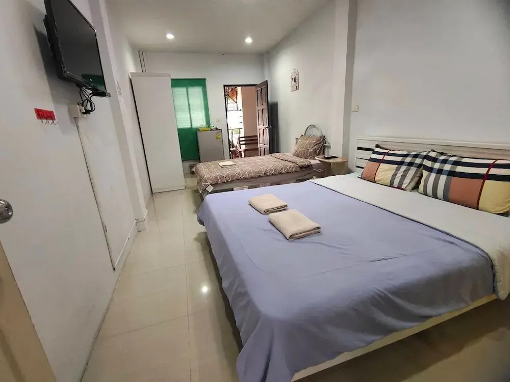Standard Triple Basement room