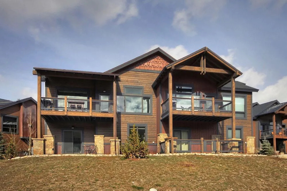 47 River Run Townhomes 3 Bedroom Townhouse by RedAwning