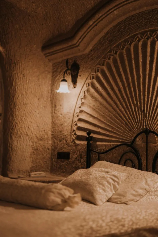 Holiday Cave Hotel — 8