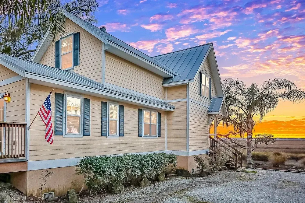 Inviting Waterfront Cottage With Balcony, Firepit, Marsh Views, & Washer/dryer
