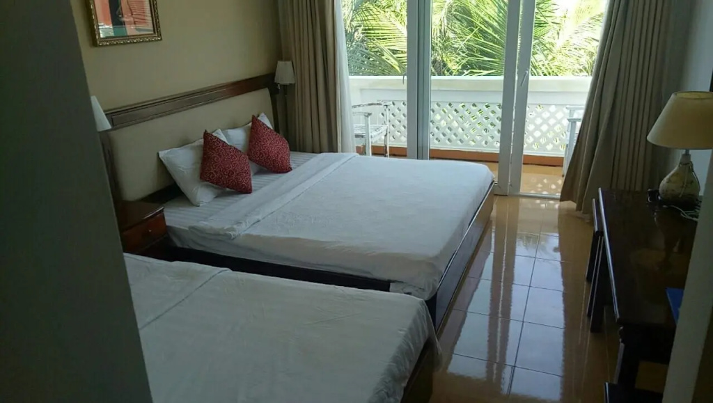 Standard Triple room with garden view
