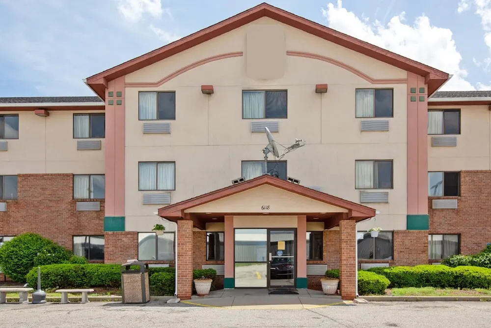 Super 8 Motel - Portage