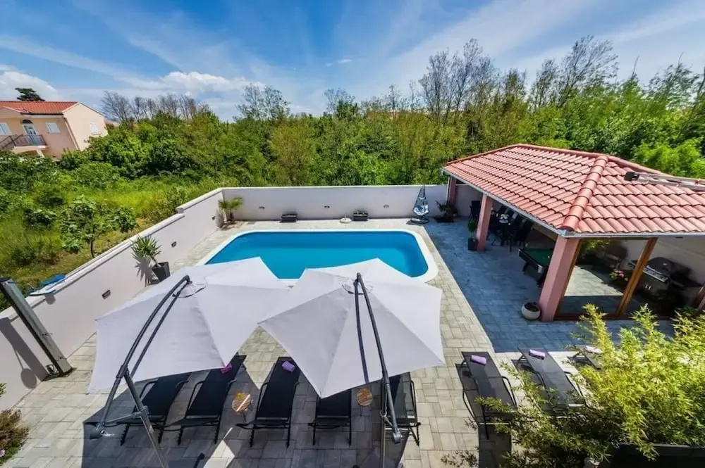 Luxury Villa With Pool - H