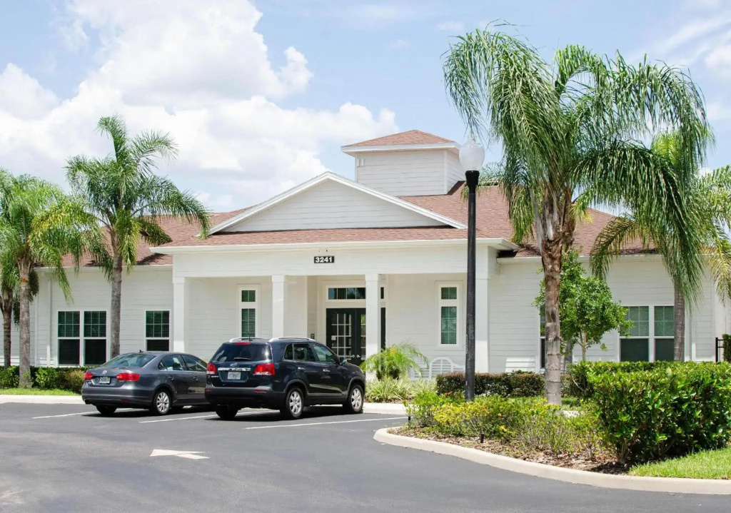 Brand new Townhouse in gated community super close to Disney