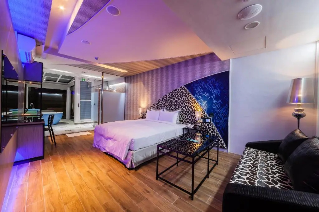 Standard Double room (full double bed)