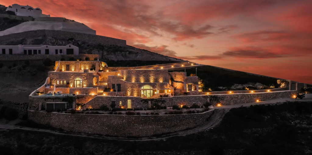 Luxury Villa in Santorini!