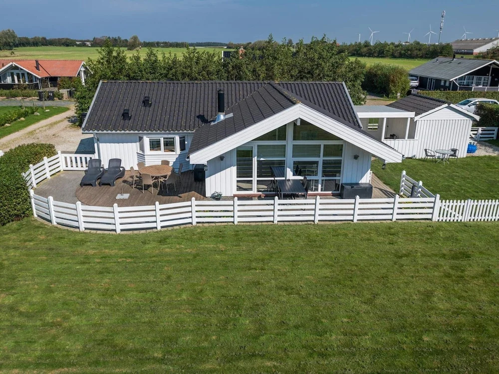 6 Person Holiday Home in Hemmet