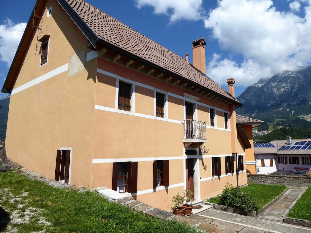 Charming Alpine Retreat for 9