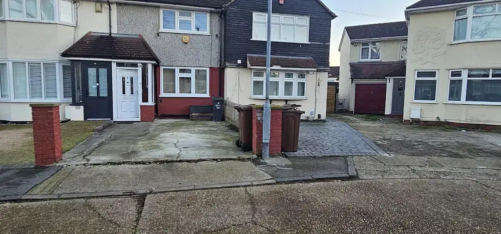 Spacious & Modern 2-bed House in Dagenham