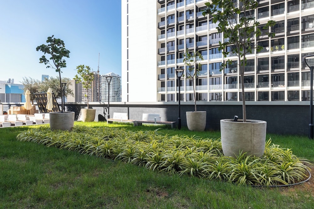 SIMPLY COMFORT Skyline Apts at Nobles Tower with Luxury Burj View — фото 1