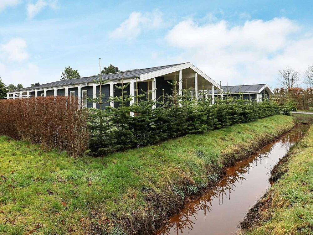 Pretty Holiday Home in Hals With Roofed Terrace