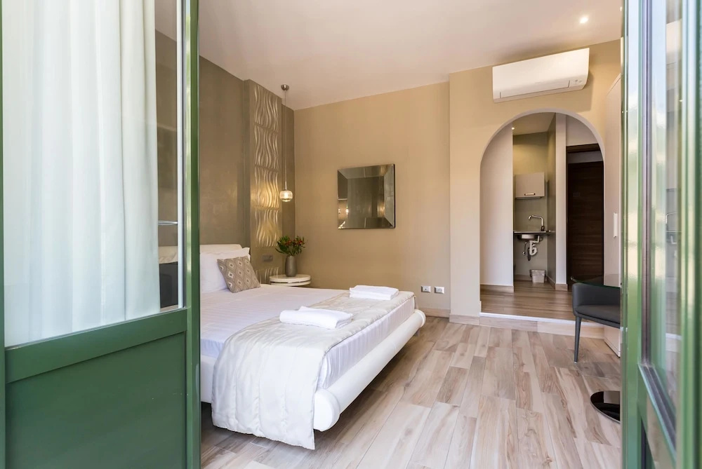Superior Double room with balcony (full double bed)