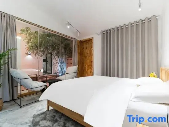 Standard Double room with courtyard view (full double bed)