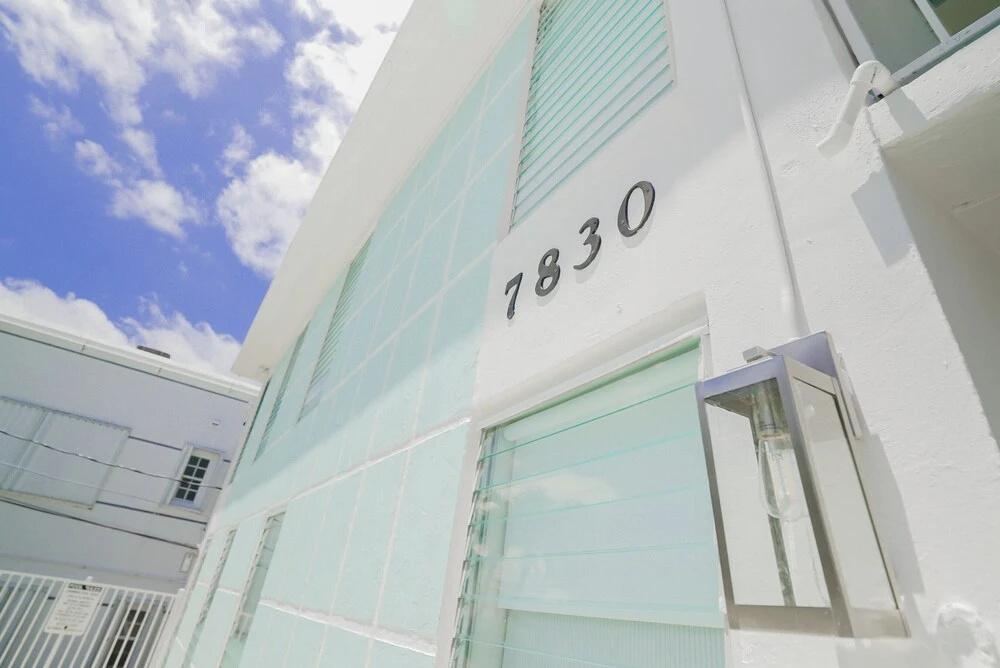 1 BR APT 6min walk Miami Beach Kitchen 02