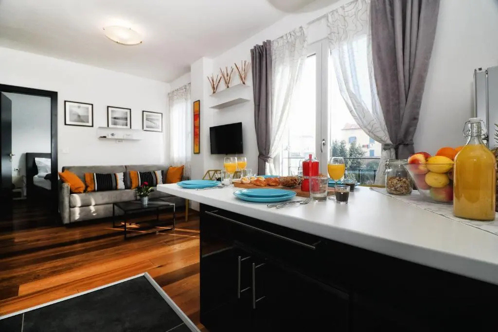 1 Bedroom Apartment