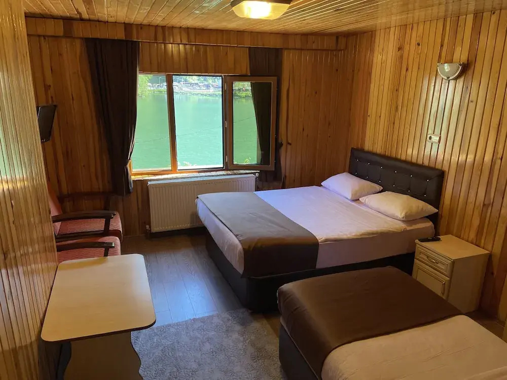 Standard Triple room with lake view