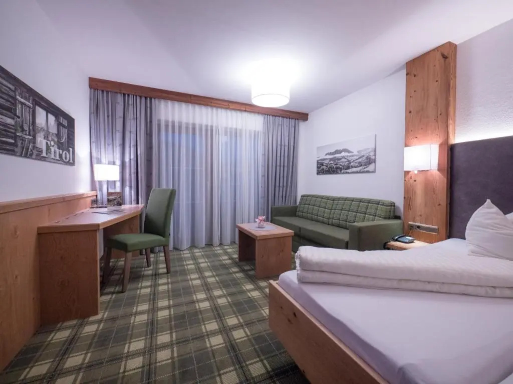 Deluxe Double room with balcony (full double bed)