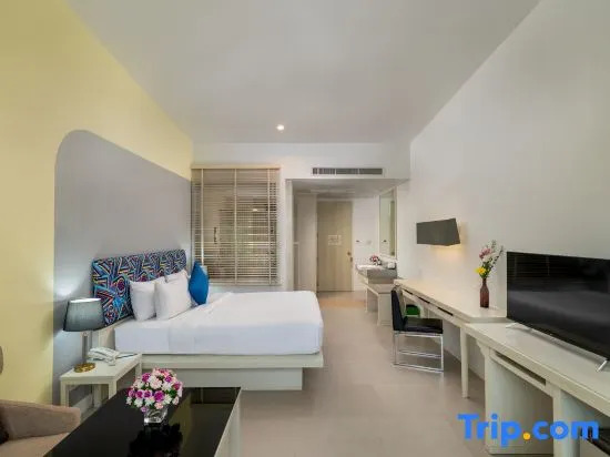Номер Deluxe с видом на бассейн в The Briza Beach Resort Khaolak