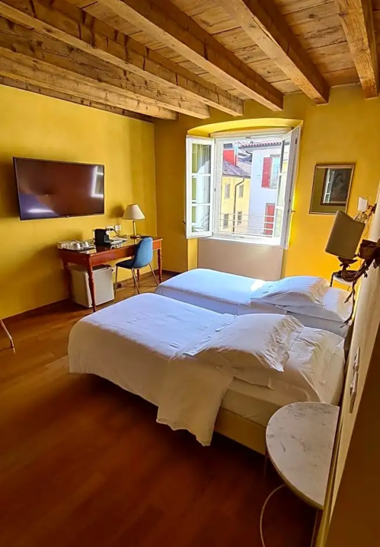 Superior Double room with city view (full double bed)