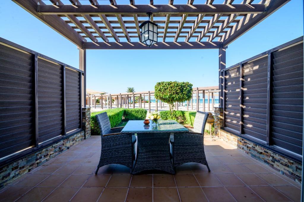 Danat Jebel Dhanna Resort