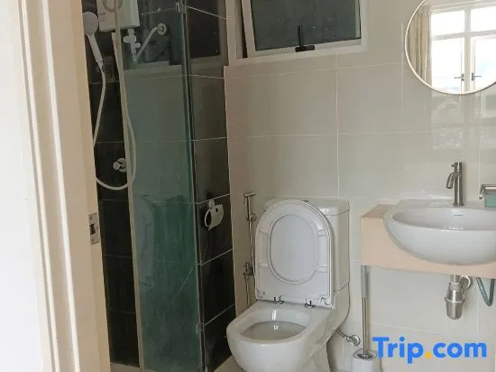 Spacious 3Bedroom Unit@16Sierra near MRT/Rafflesia/Equine/IOI City Mall