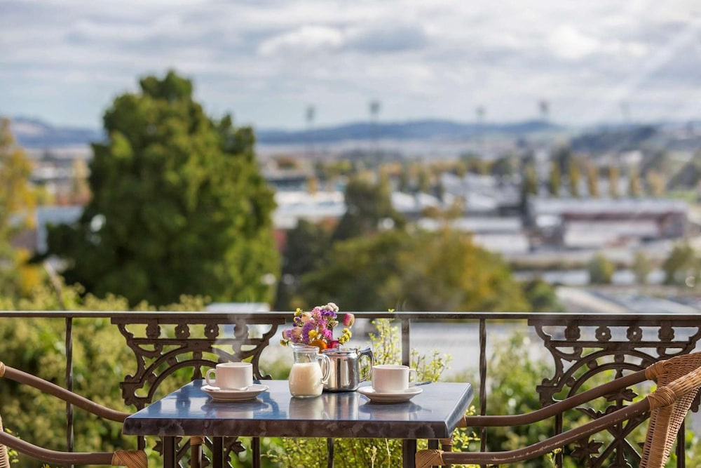 Balcony & Terrace