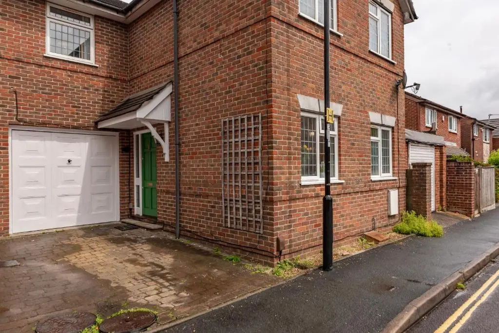 Luxury Southampton house with garden and parking