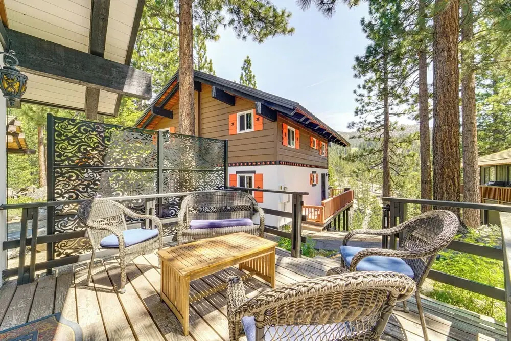 Walk to Diamond Peak: Luxe Chalet w/ Mtn-view Deck