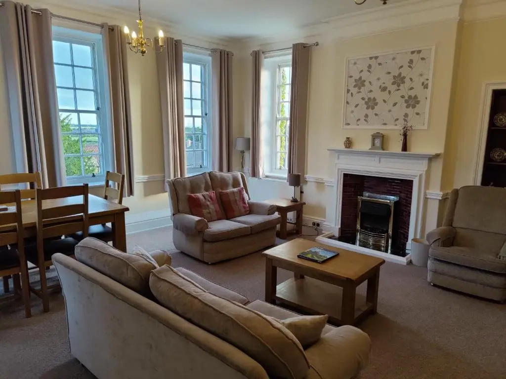 2 Bedrooms Apartment