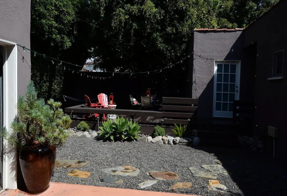 Ethnic Vibes in Weho Melrose - Walk To Everywhere