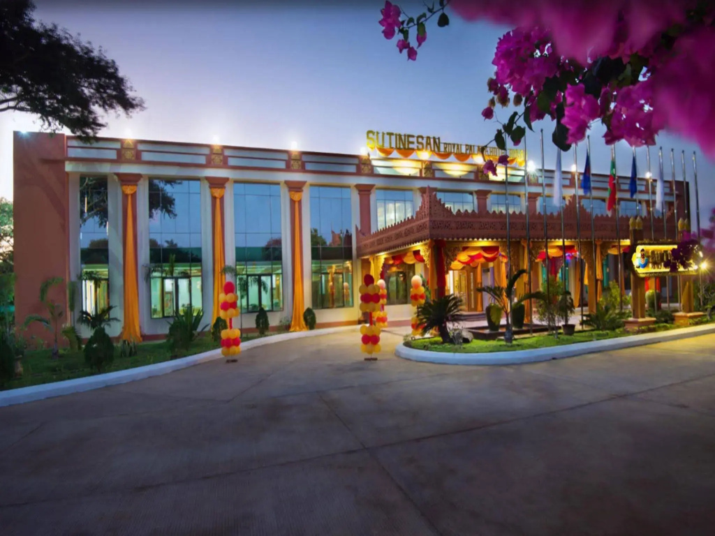 Su Tine San Royal Palace Hotel