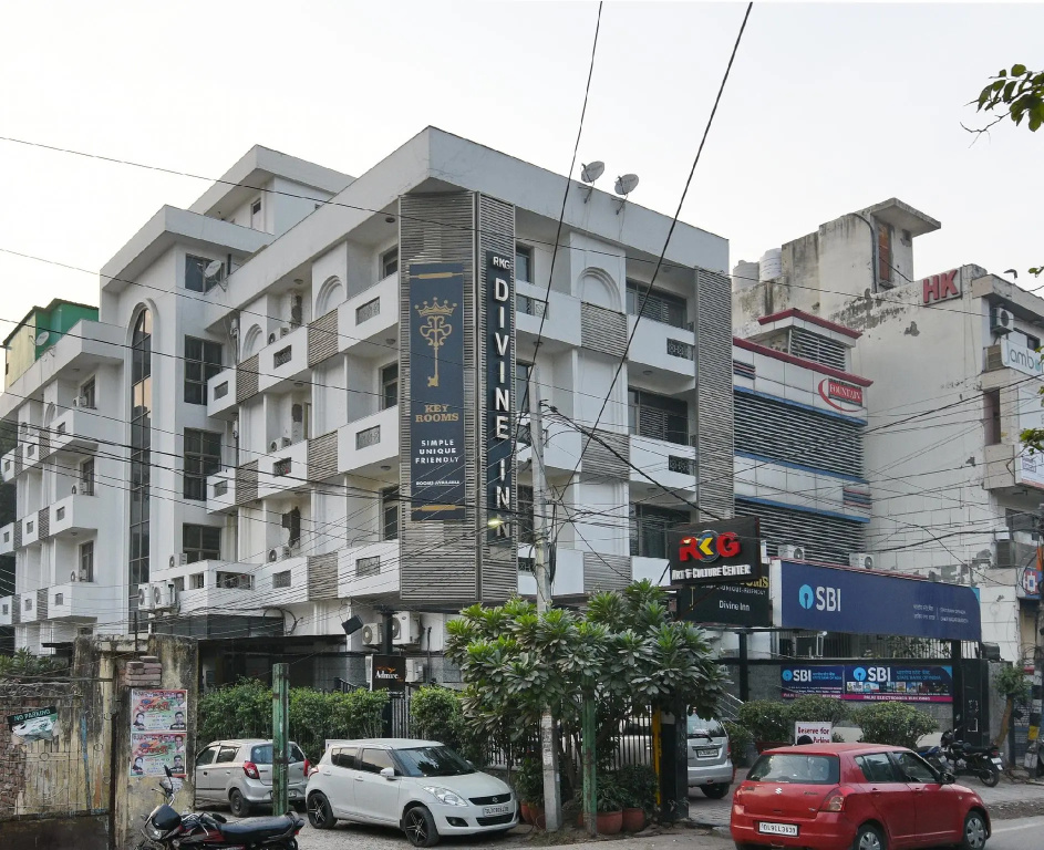 Hotel Divine Inn