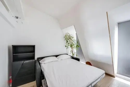 Paris 1st - Chatelet Les Halles - Rue Ferronnerie - Id 161