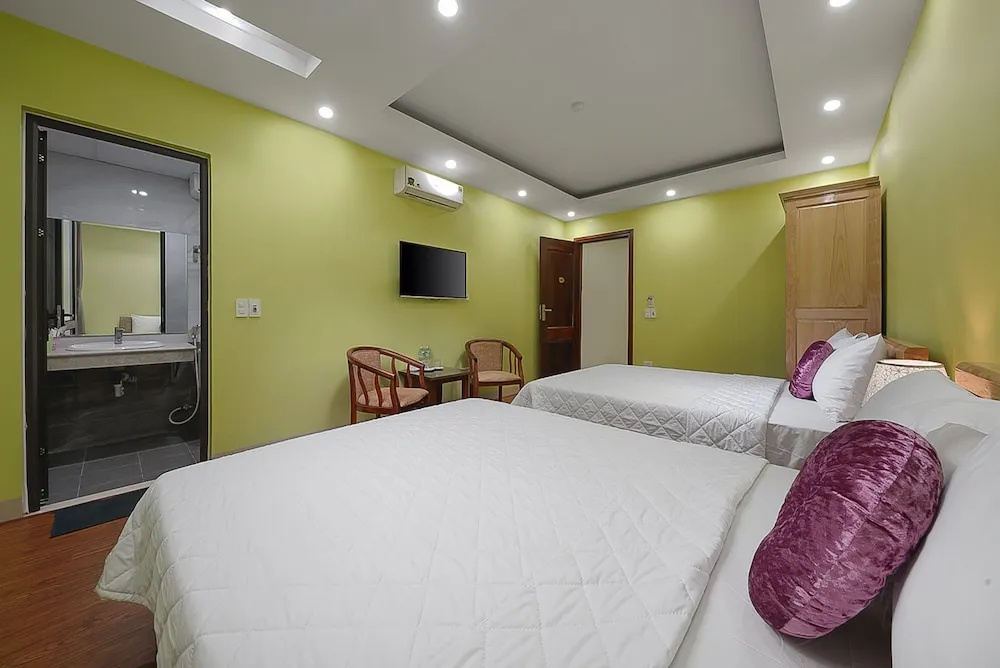 Golden Lotus Airport Hotel — фото