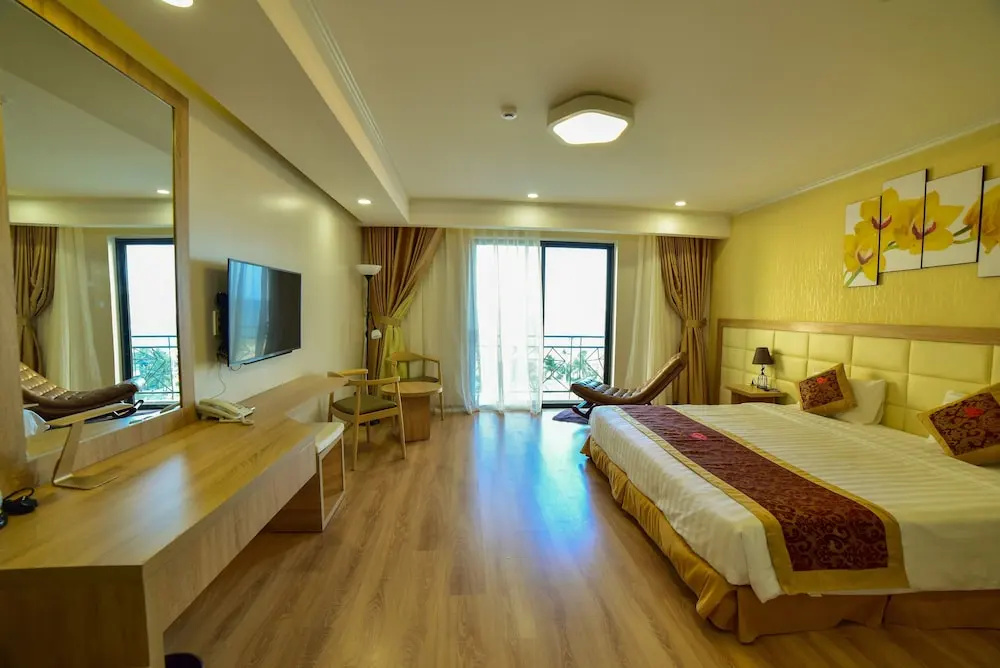 Deluxe room with balcony and with sea view