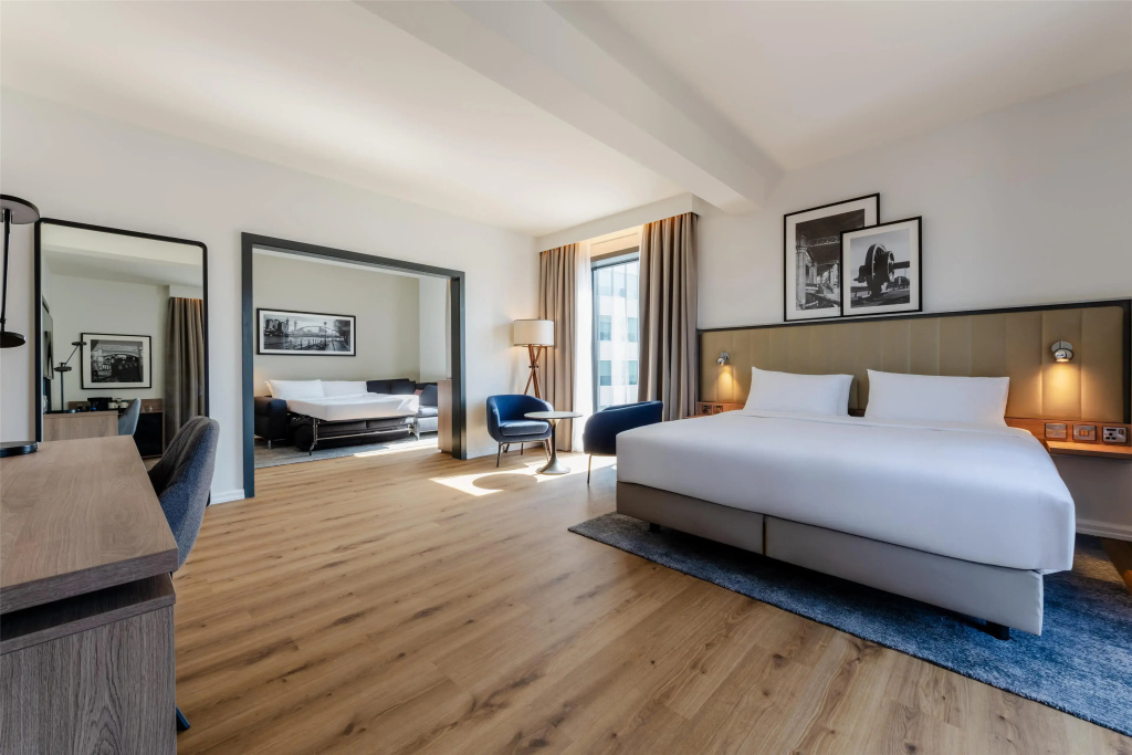 Radisson Hotel Manchester City Centre, A Verified Net Zero Hotel - Tap to explore photos