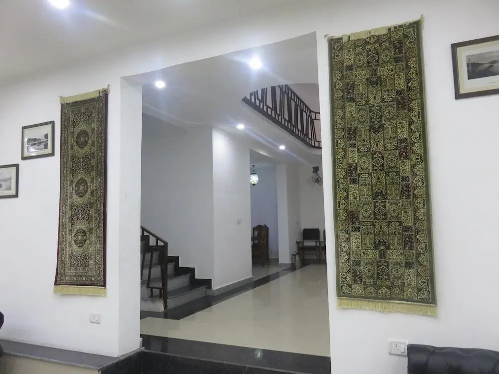 Lobby & Reception