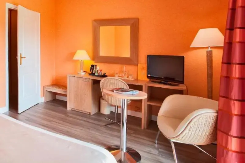 Superior Double room with balcony (full double bed)