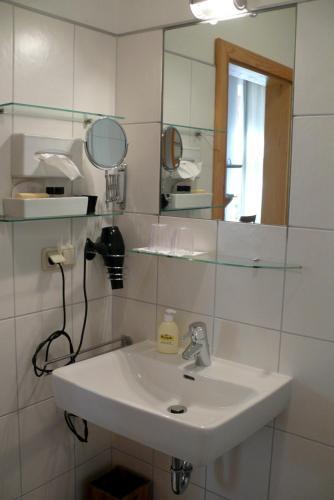 gallery_image_hidden_6