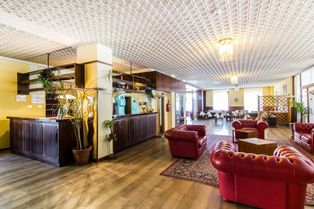 Lobby & Reception