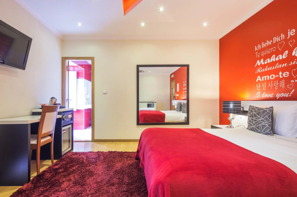 Deluxe Double room (full double bed)