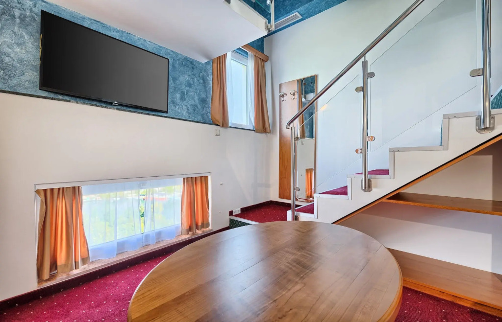 Hotel Villa Dvor picture