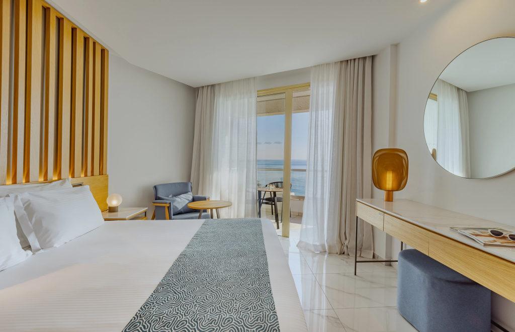 Golden Bay Beach Hotel — фото