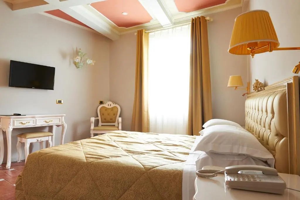 Standard Double room (full double bed)