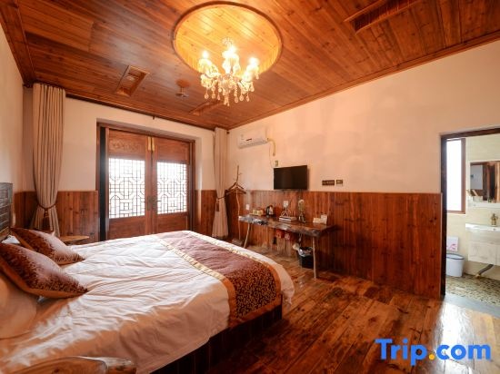 Standard Double room with balcony (full double bed)
