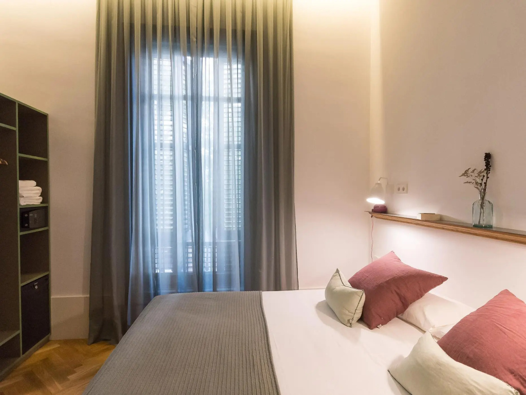 Standard Double room with city view (full double bed)