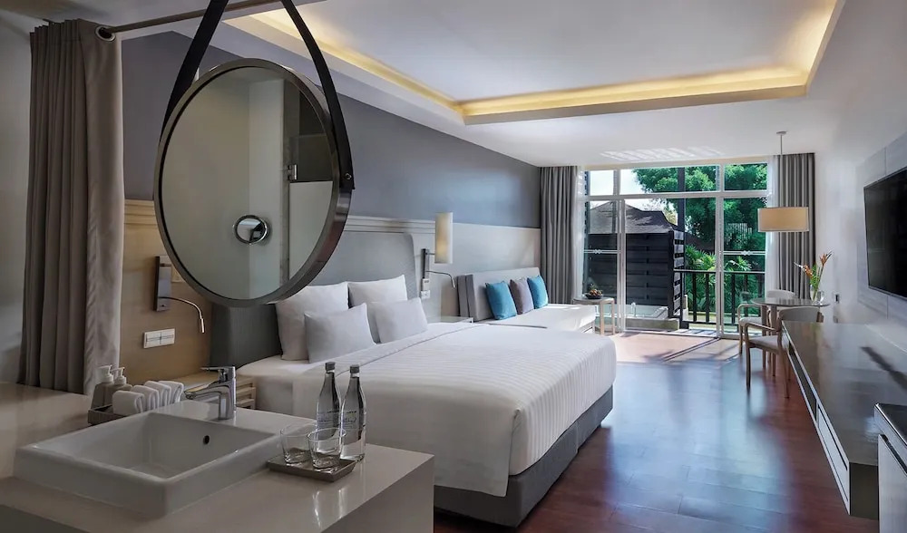 Двухместный семейный номер Deluxe с балконом двуспальная кровать в Pullman Phuket Panwa Beach Resort