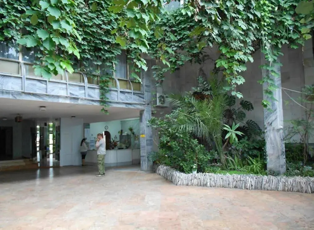 Saturn Hotel