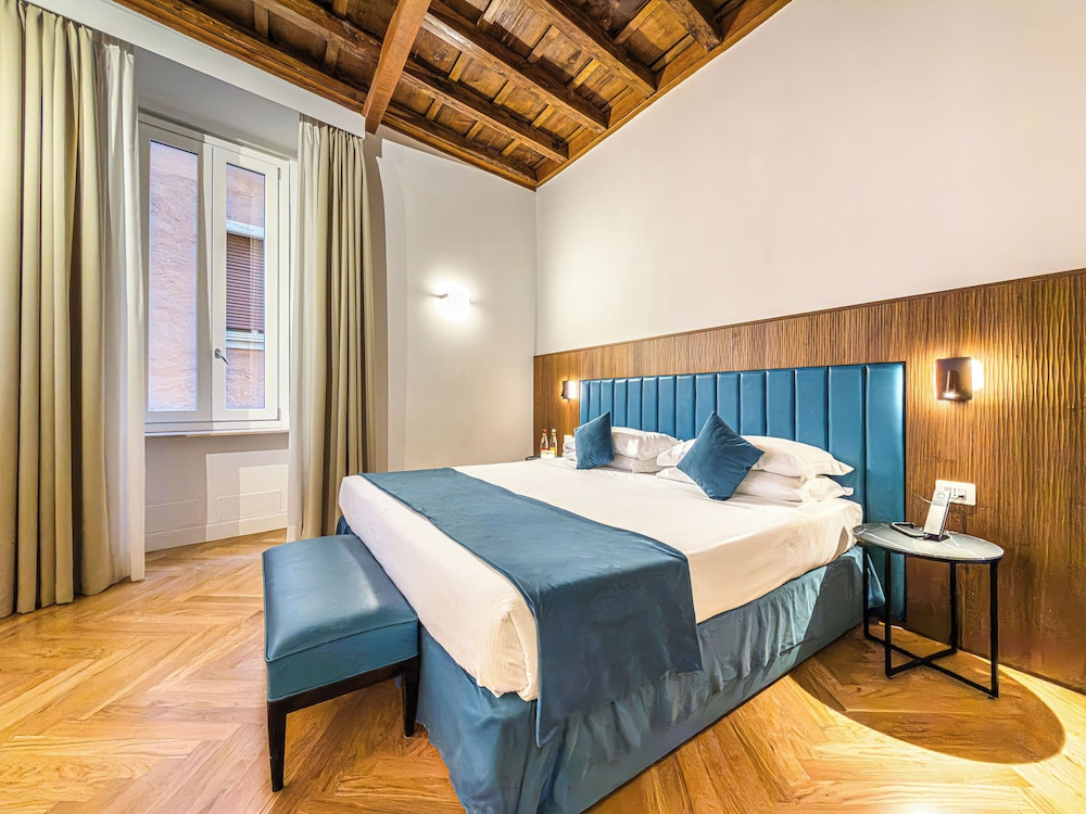 Deluxe Quadruple room with city view
